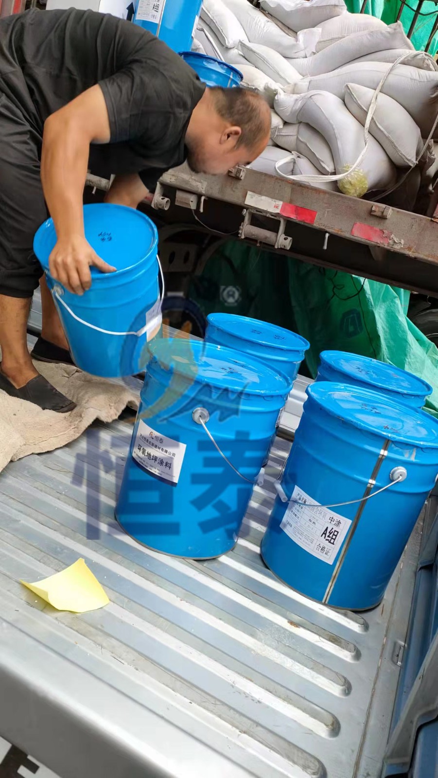 環(huán)氧地坪涂料+水泥固化劑一起裝貨發(fā)走！
